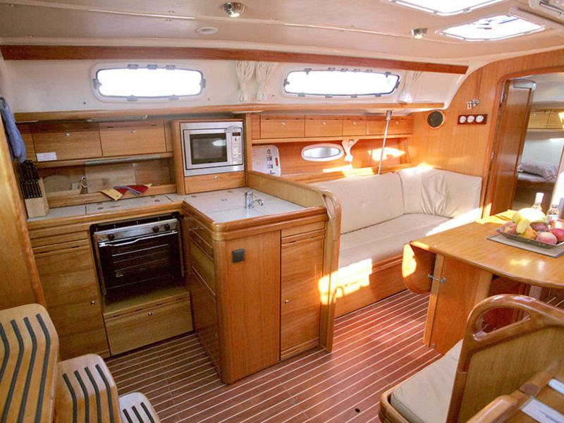 Book yachts online - sailboat - Bavaria 38 - Siesta - rent