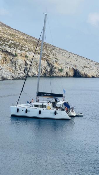 Book yachts online - catamaran - Lagoon 400 S2 - Utopia - rent