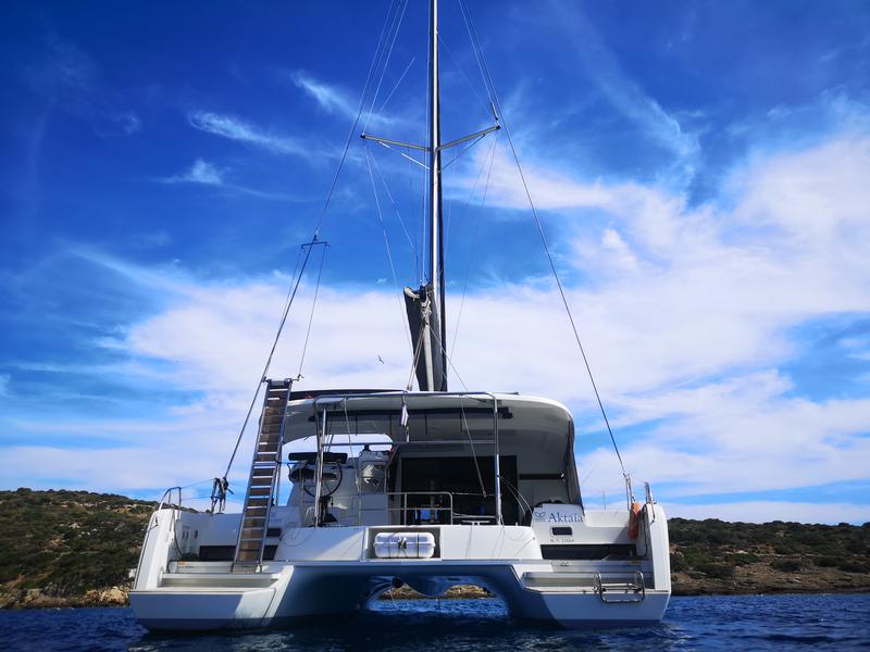 Book yachts online - catamaran - Lagoon 42 - Aktaia - rent