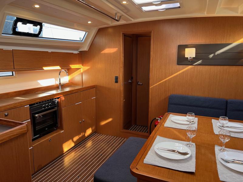 Book yachts online - sailboat - Bavaria Cruiser 46 - Veronica - rent