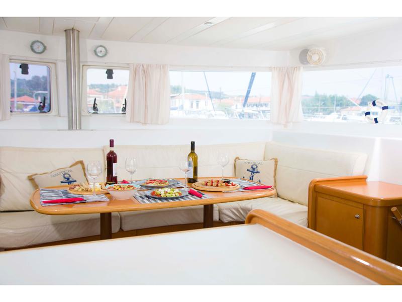 Book yachts online - catamaran - Lagoon 420 - Dynamis - rent