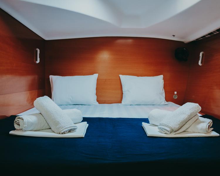 Book yachts online - catamaran - Lagoon 380 - Caramela - rent