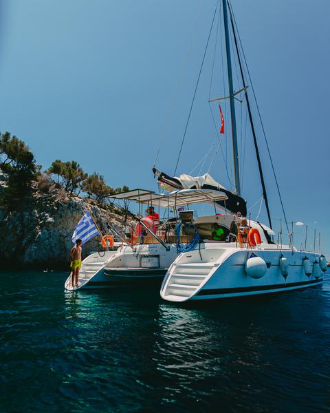 Book yachts online - catamaran - Lagoon 380 - Caramela - rent