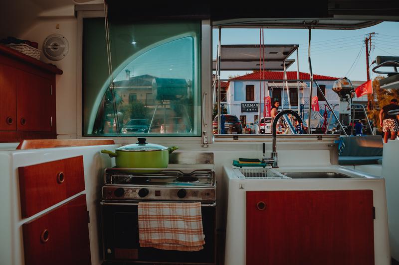 Book yachts online - catamaran - Lagoon 380 - Caramela - rent