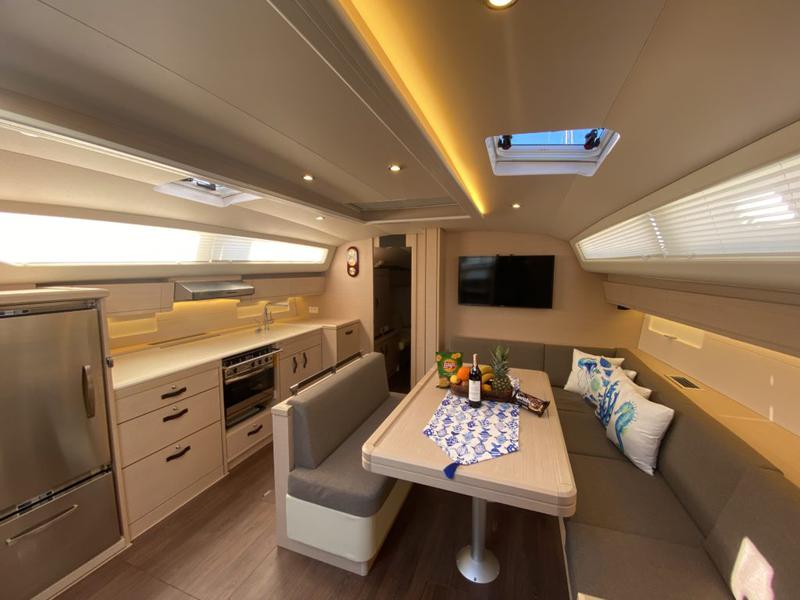 Book yachts online - sailboat - Jeanneau 54 - Storm Dancer 2 - rent