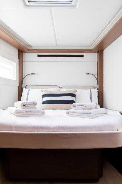 Book yachts online - catamaran - Lagoon 46 - Umi - rent