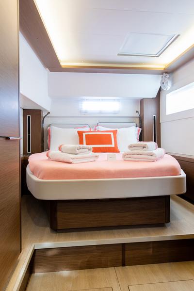 Book yachts online - catamaran - Lagoon 46 - Shanti - rent