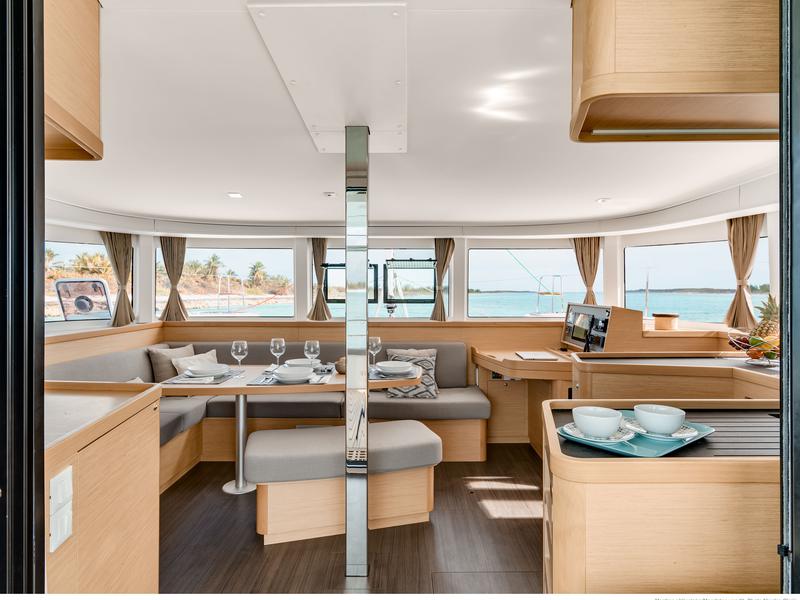 Book yachts online - catamaran - Lagoon 42 - Fujin - rent