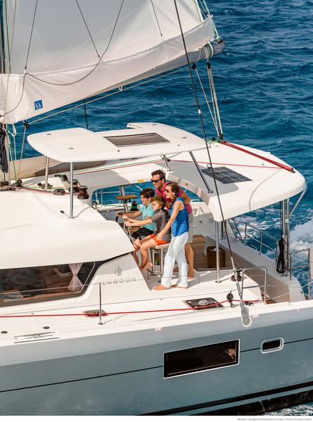 Book yachts online - catamaran - Lagoon 42 - Fujin - rent