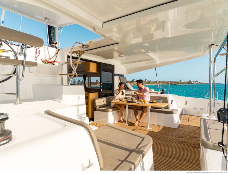Book yachts online - catamaran - Lagoon 42 - Fujin - rent