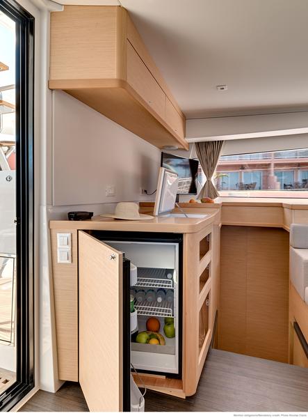 Book yachts online - catamaran - Lagoon 42 - Fujin - rent