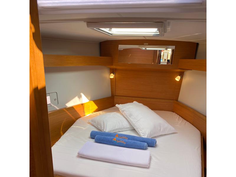 Book yachts online - sailboat - Dufour 430 Grand Large - Sandra - rent