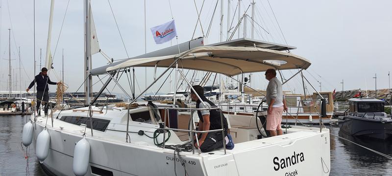 Book yachts online - sailboat - Dufour 430 Grand Large - Sandra - rent