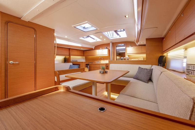 Book yachts online - sailboat - Dufour 430 Grand Large - Sandra - rent