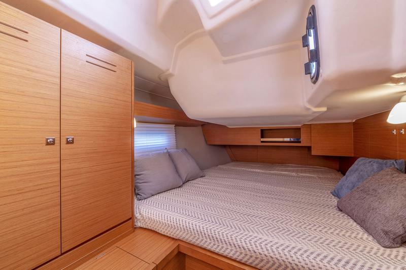 Book yachts online - sailboat - Dufour 430 Grand Large - Sandra - rent