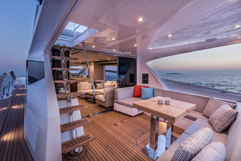 Book yachts online - motorboat - Numarine 62 - Journey - rent