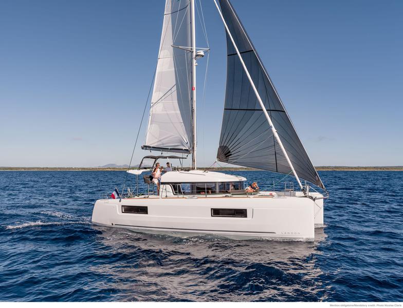 Book yachts online - catamaran - Lagoon 40 - Bubi - rent