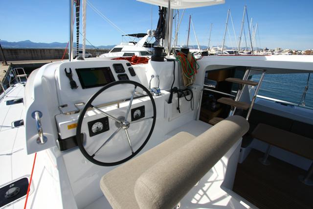 Book yachts online - catamaran - Lagoon 42 - Tato - rent