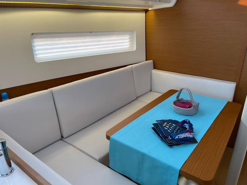 Book yachts online - sailboat - Sun Odyssey 380 - Just Happy - rent