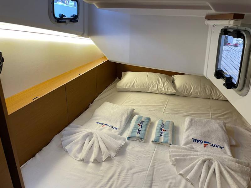 Book yachts online - sailboat - Sun Odyssey 380 - Just Happy - rent