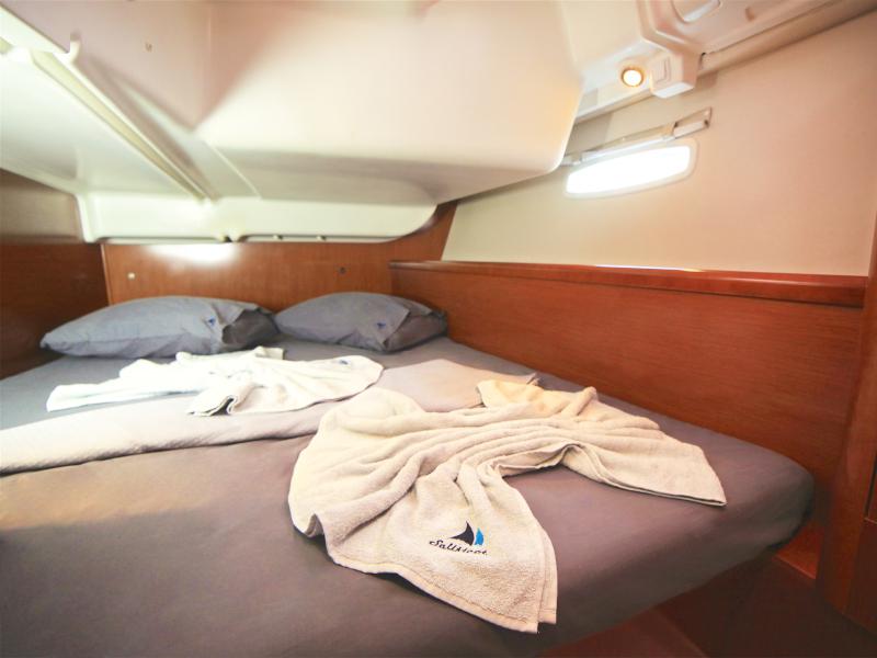 Book yachts online - sailboat - Oceanis 40 - Violet - rent