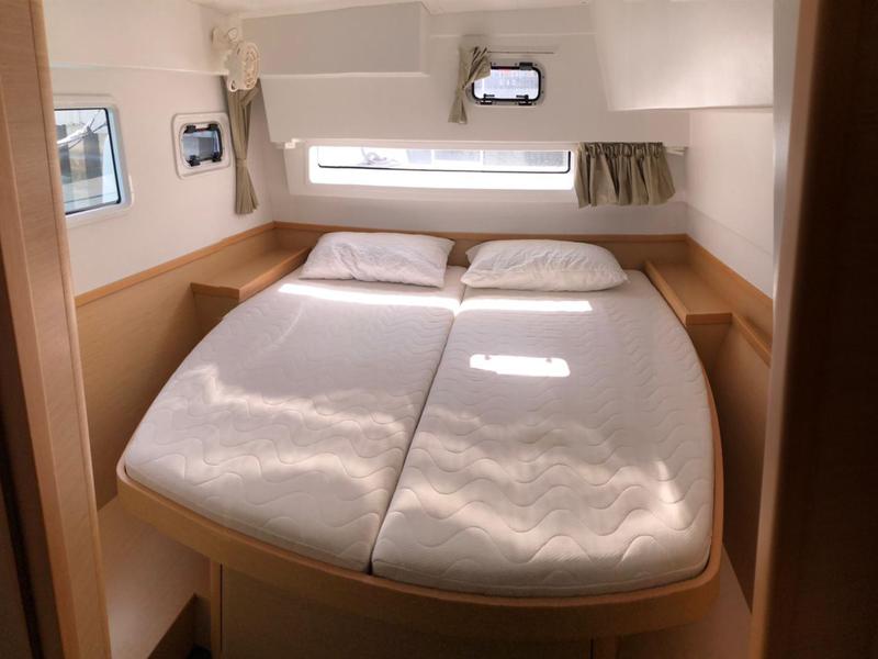 Book yachts online - catamaran - Lagoon 42 - MAGAN 1 WATER MAKER - PANNELS  - rent