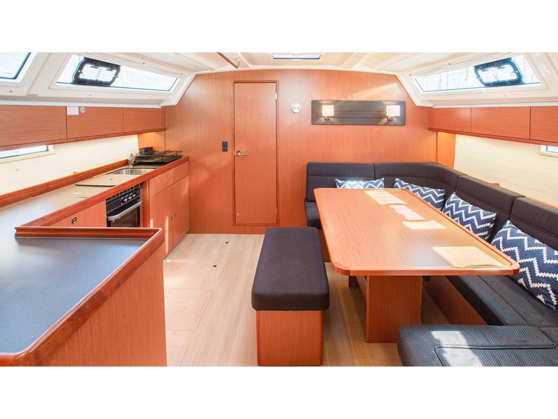 Book yachts online - sailboat - Bavaria Cruiser 46 - Dorabella - rent