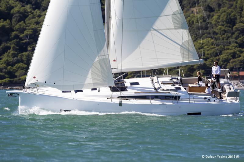 Book yachts online - sailboat - Dufour 430 Grand Large - Isabella - rent