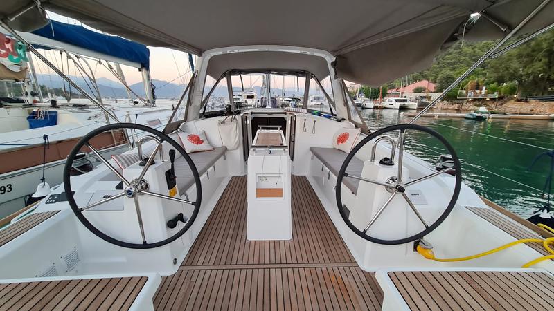 Book yachts online - sailboat - Oceanis 38.1 - TRITON 89 - rent
