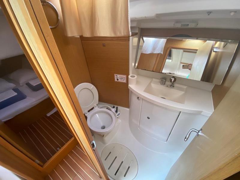 Book yachts online - sailboat - Sun Odyssey 42 i - Winter Breeze - rent