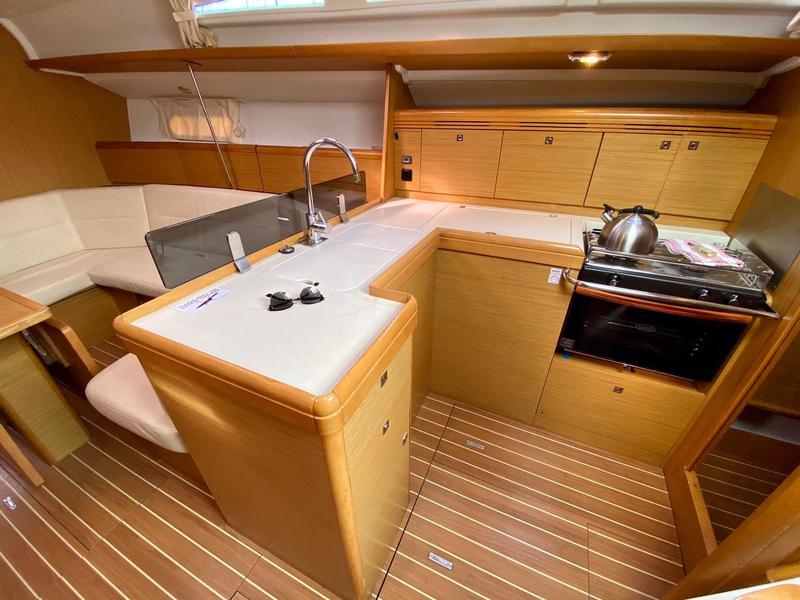 Book yachts online - sailboat - Sun Odyssey 42 i - Winter Breeze - rent