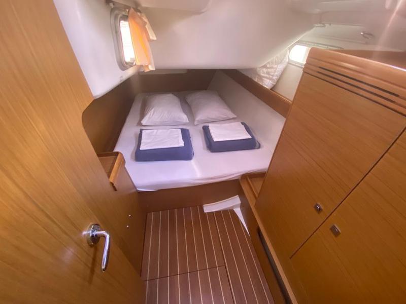 Book yachts online - sailboat - Sun Odyssey 42 i - Winter Breeze - rent