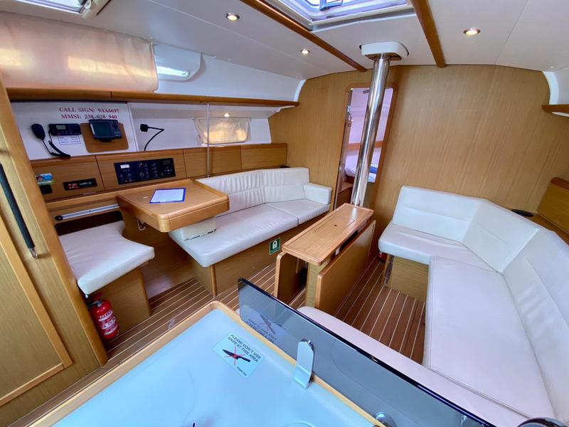 Book yachts online - sailboat - Sun Odyssey 42 i - Winter Breeze - rent