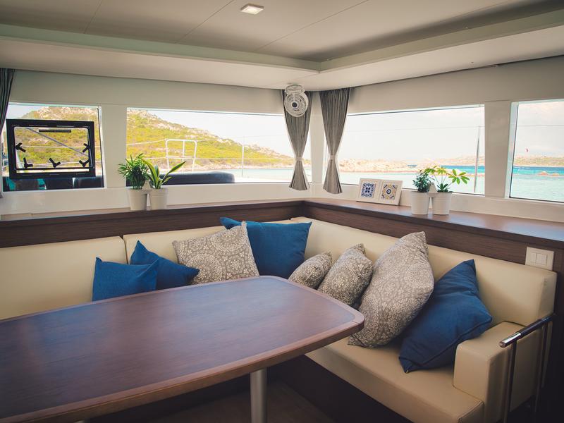 Book yachts online - catamaran - Lagoon 450F - Pollo - rent