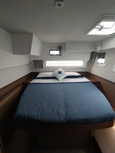 Book yachts online - catamaran - Lagoon 42 - Mare - rent