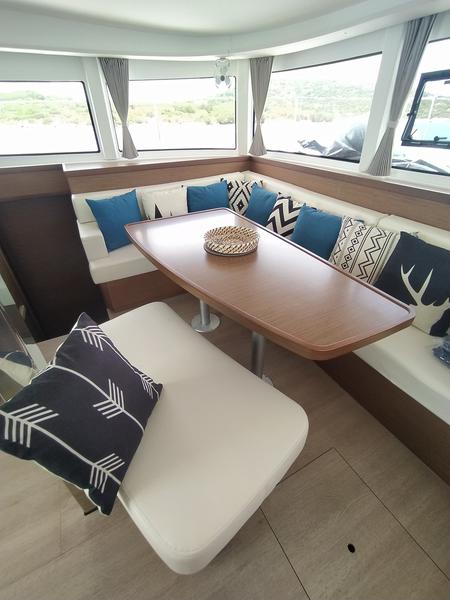 Book yachts online - catamaran - Lagoon 42 - Mare - rent