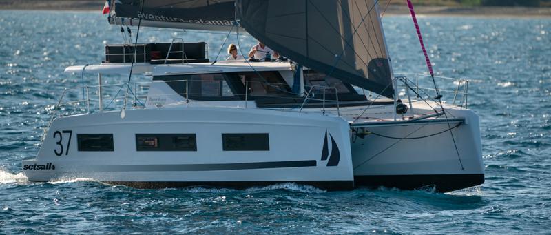 Book yachts online - catamaran - Aventura 37 - Ilusión - rent