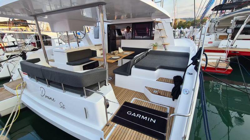 Book yachts online - catamaran - Aventura 37 - Manalua - rent