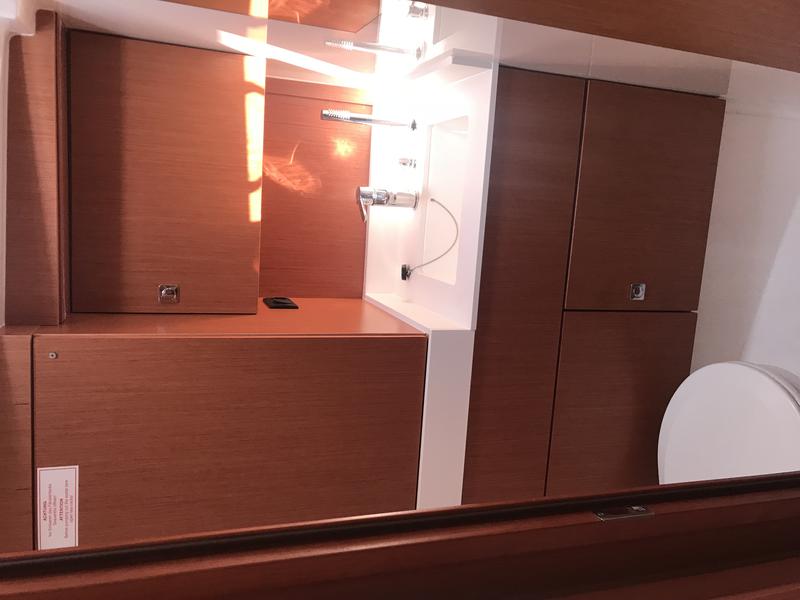 Book yachts online - sailboat - Bavaria C45 Holiday - BARBARA I - rent