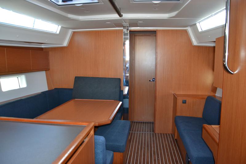 Book yachts online - sailboat - Bavaria C45 Holiday - BARBARA I - rent