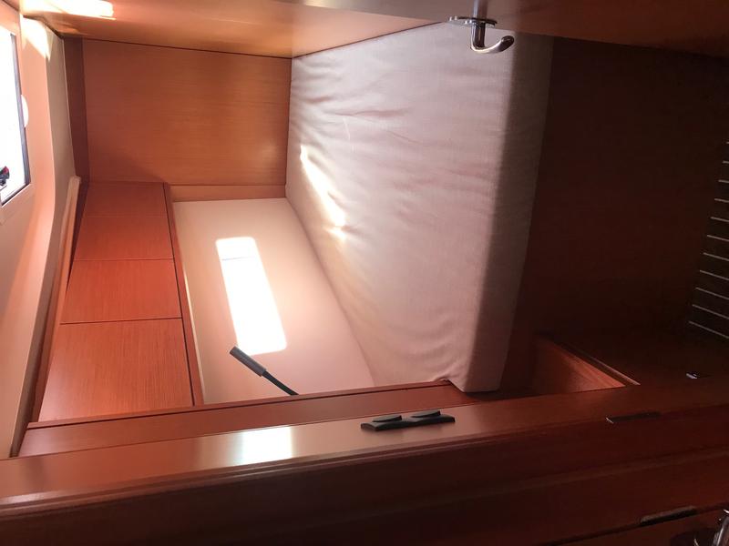 Book yachts online - sailboat - Bavaria C45 Holiday - BARBARA I - rent