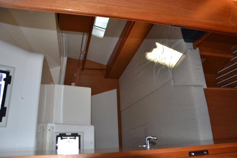 Book yachts online - sailboat - Bavaria C45 Holiday - BARBARA I - rent