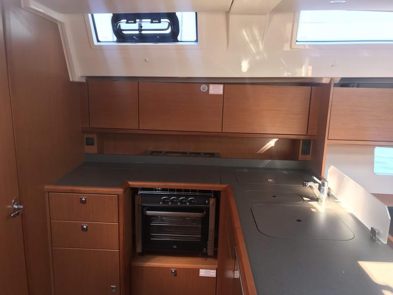 Book yachts online - sailboat - Bavaria C45 Holiday - BARBARA I - rent