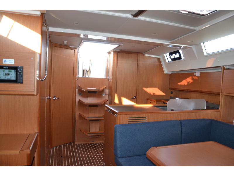 Book yachts online - sailboat - Bavaria C45 Holiday - BARBARA I - rent