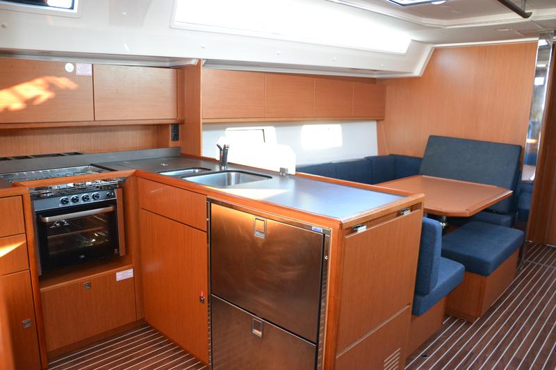 Book yachts online - sailboat - Bavaria C45 Holiday - BARBARA I - rent