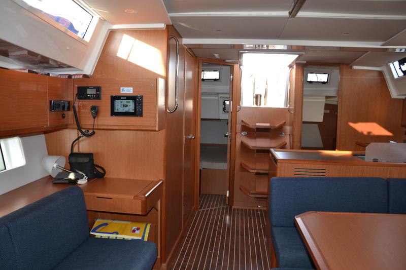 Book yachts online - sailboat - Bavaria C45 Holiday - BARBARA I - rent
