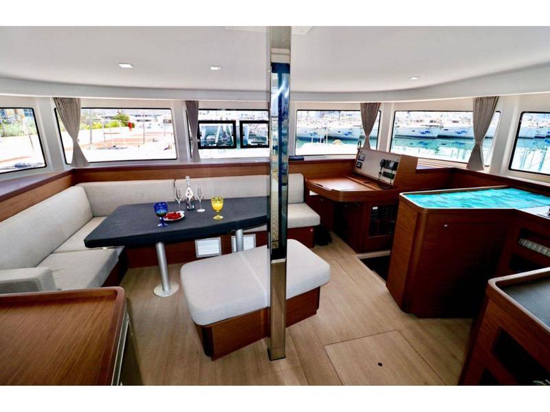 Book yachts online - catamaran - Lagoon 42 - JUTKA - rent