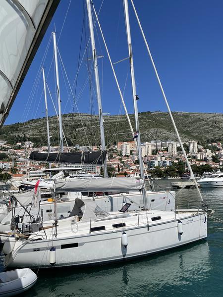 Book yachts online - sailboat - Bavaria Cruiser 32 - CESSAR - rent