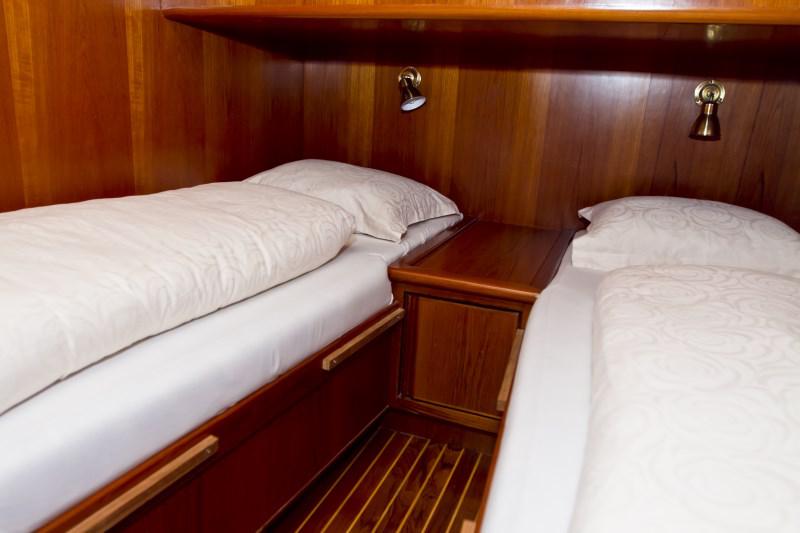Book yachts online - motorboat - Yaretti 1910 - Relax  - rent