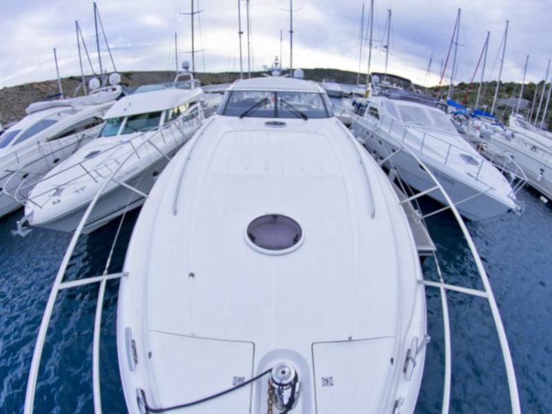 Book yachts online - motorboat - Princess V 58 - Cool - rent